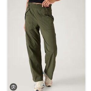 Athleta NWT Trekkie Parachute Pant-Olive Green